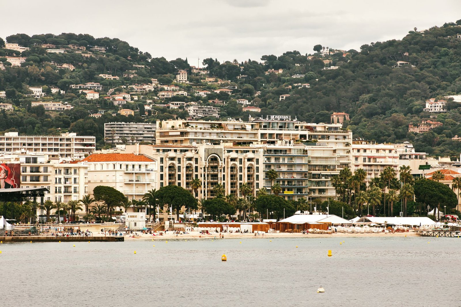 Accueil voyageurs haut de gamme à Cannes : créer une expérience 5 étoiles